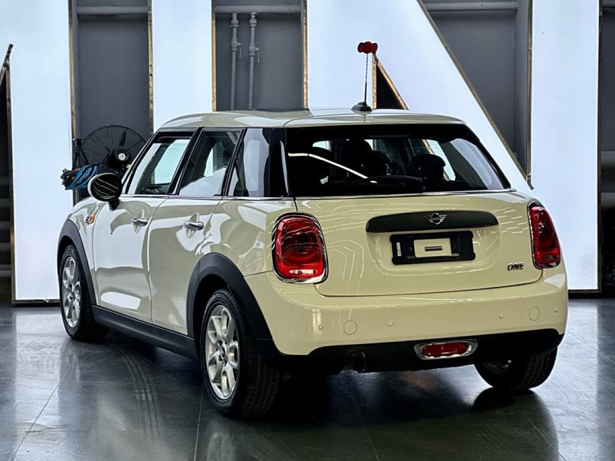 2019年7月MINI MINI  2019款 1.5T ONE 五門版