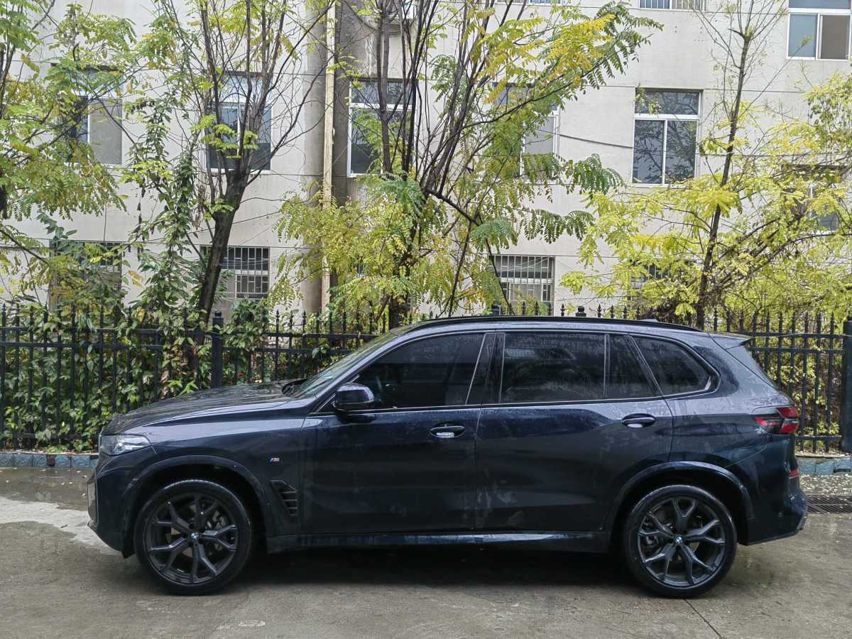 寶馬 寶馬X5  2023款 xDrive 30Li 尊享型M運(yùn)動(dòng)曜夜套裝圖片