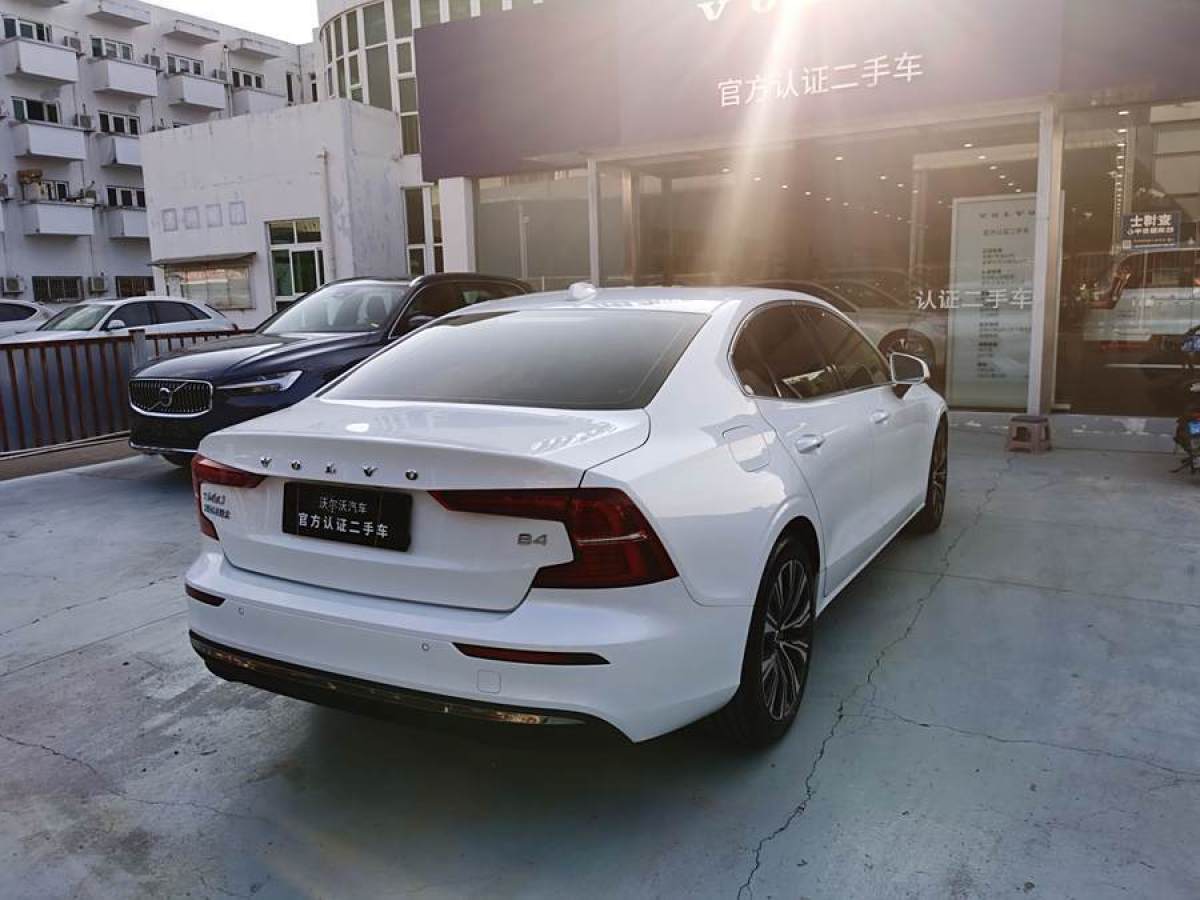 2023年6月沃爾沃 S60L  2024款 B4 智遠(yuǎn)豪華版