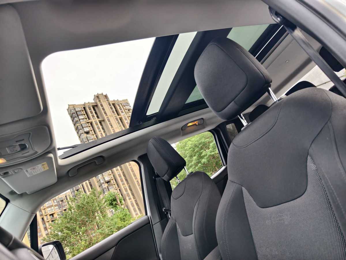Jeep 自由俠  2018款 互聯(lián)大屏版 180T 自動高能版圖片