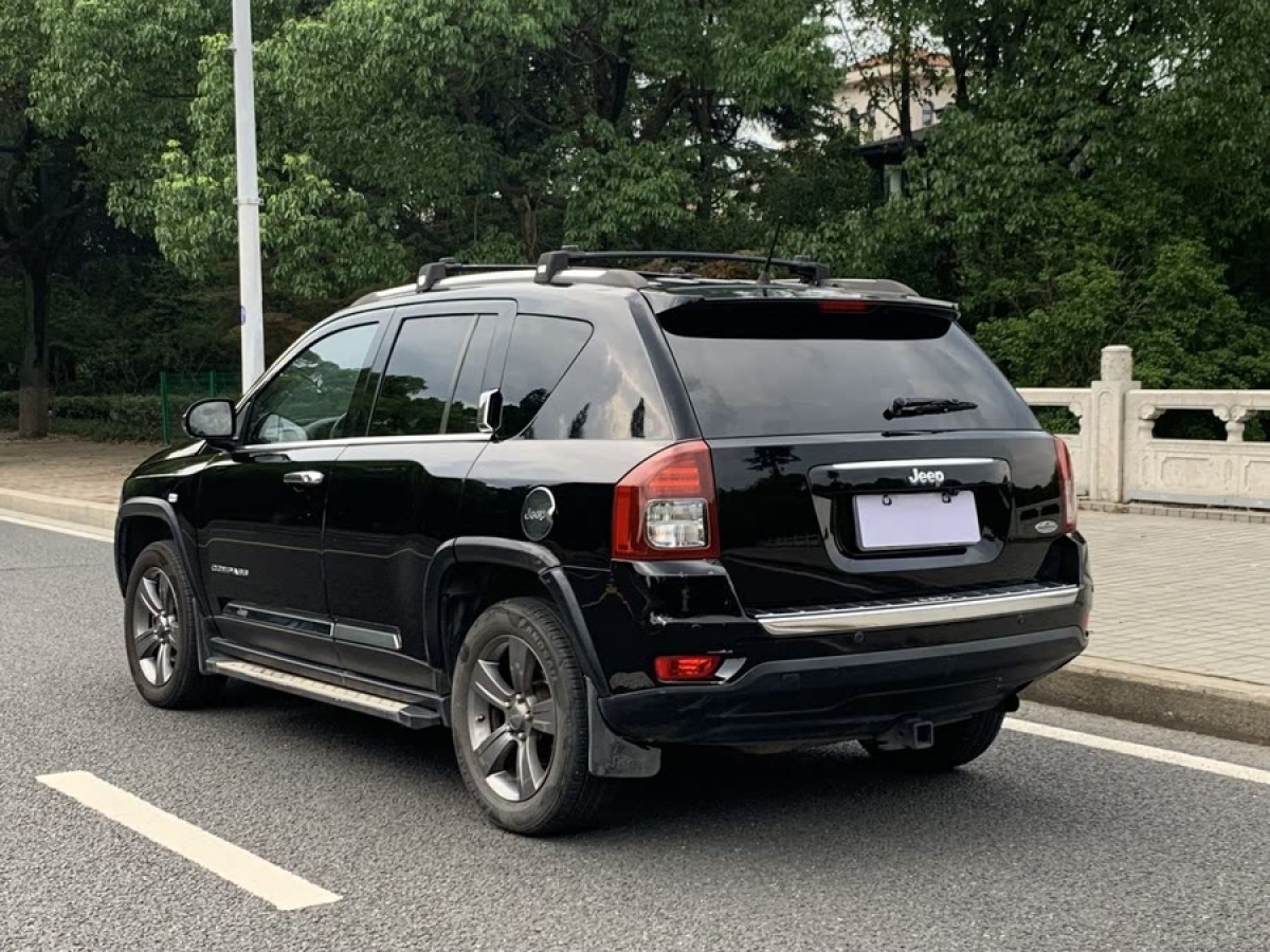 Jeep 指南者  2014款 改款 2.4L 四驅(qū)豪華導(dǎo)航版圖片