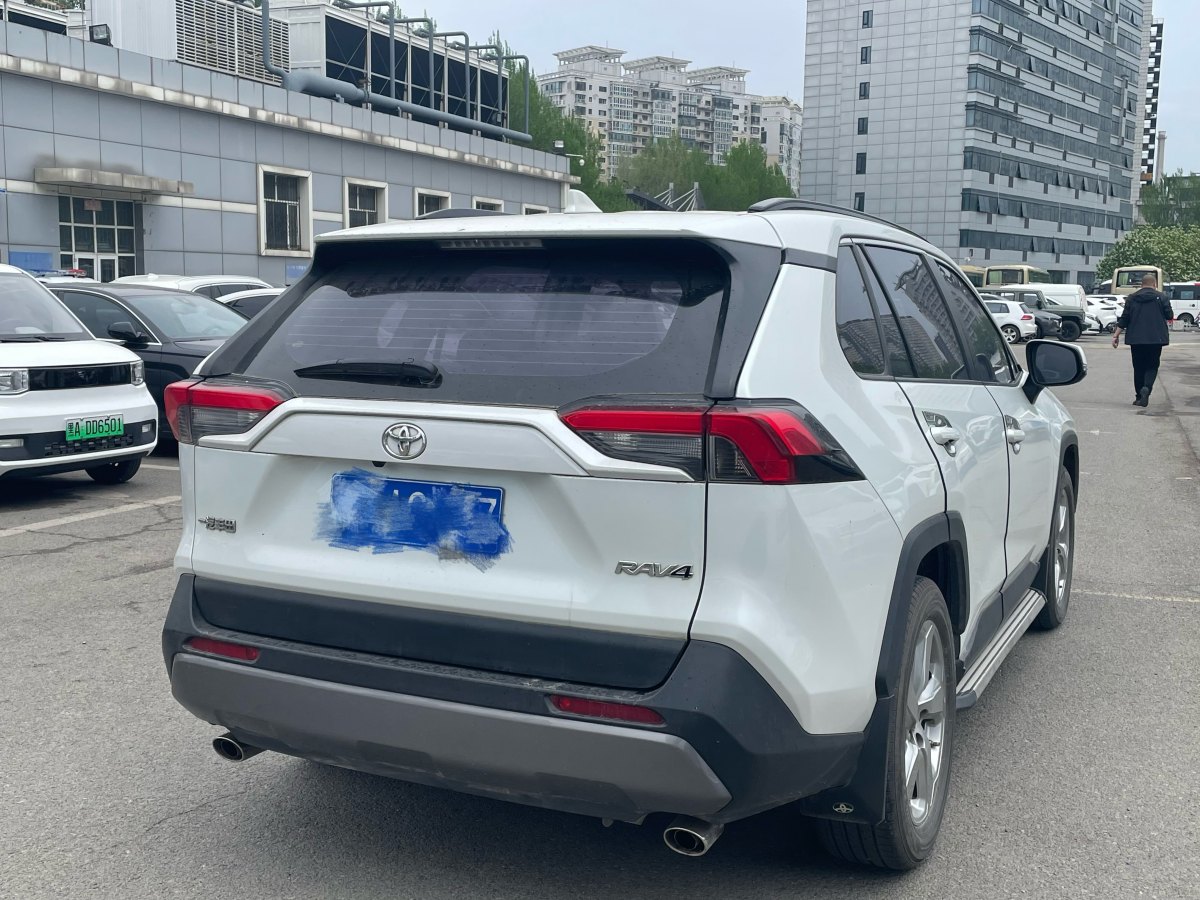 豐田 RAV4  2018款 榮放 2.0L CVT兩驅(qū)風(fēng)尚版圖片