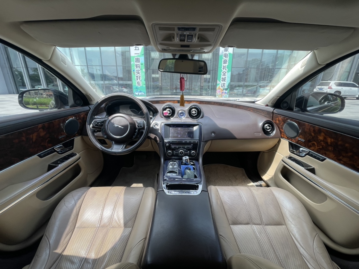 捷豹 XJ  2013款 XJL 2.0T 典雅商务版图片