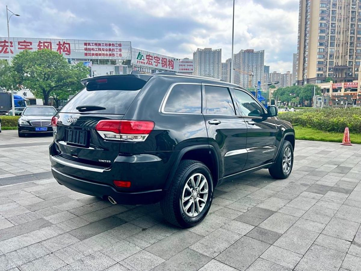 Jeep 大切諾基  2014款 3.6L 精英導(dǎo)航版圖片