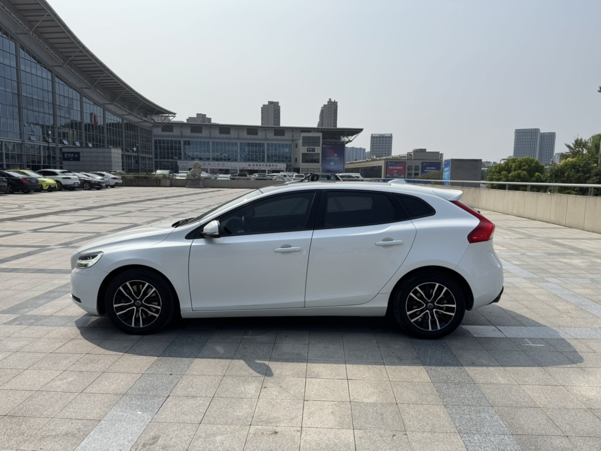 沃爾沃 V40  2019款 T3 智逸版圖片