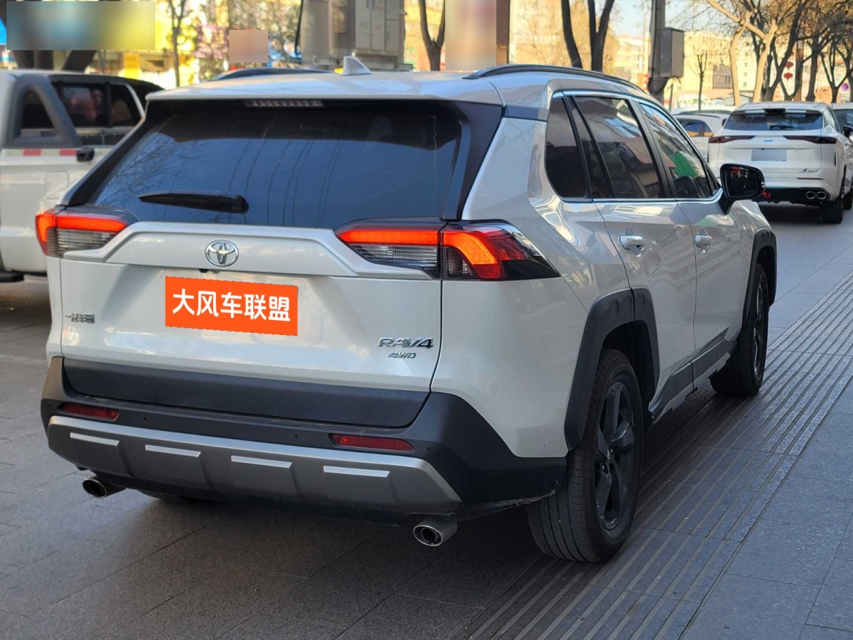 豐田 RAV4  2018款 榮放 2.0L CVT兩驅(qū)風(fēng)尚版圖片