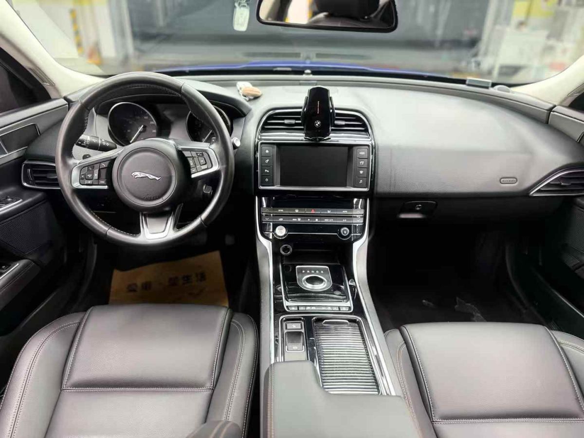 捷豹 XE  2019款 2.0T 300PS 四驅(qū)Landmark Edition圖片