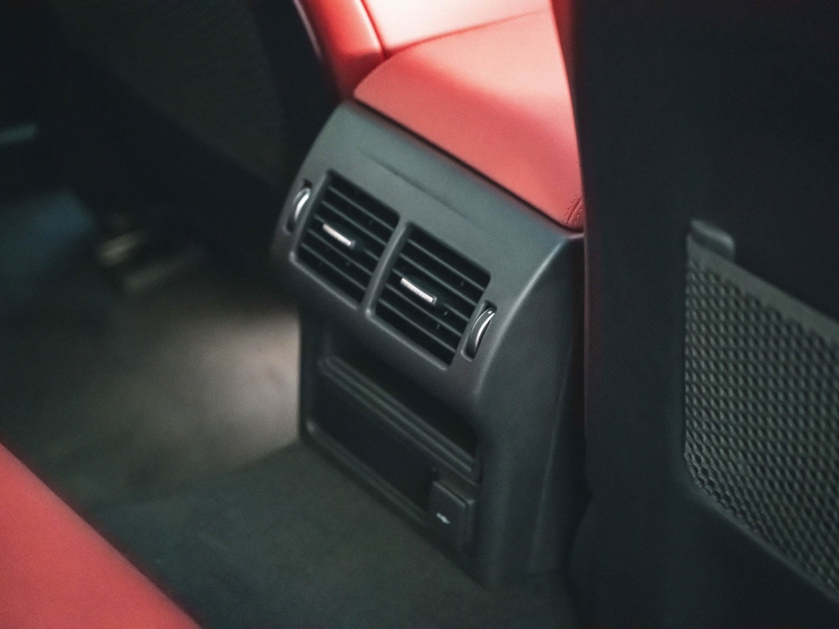 捷豹 XEL  2022款 2.0T 250PS R-DYNAMIC S進(jìn)取運(yùn)動(dòng)版圖片