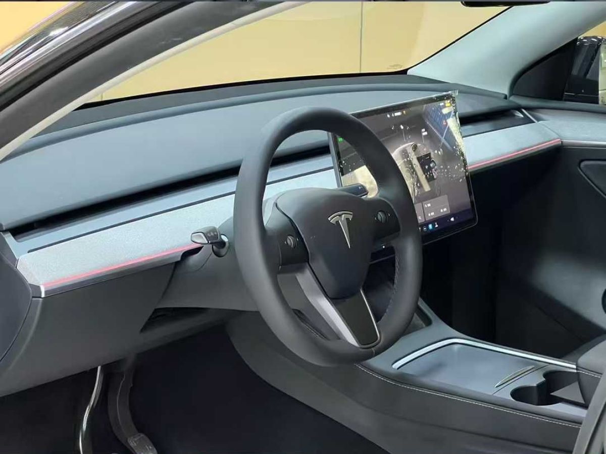 特斯拉 Model S  2023款 三電機(jī)全輪驅(qū)動(dòng) Plaid版圖片