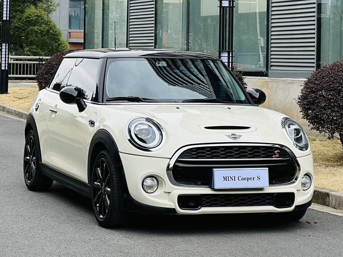 MINI MINI  2019款 2.0T COOPER S 經(jīng)典派圖片