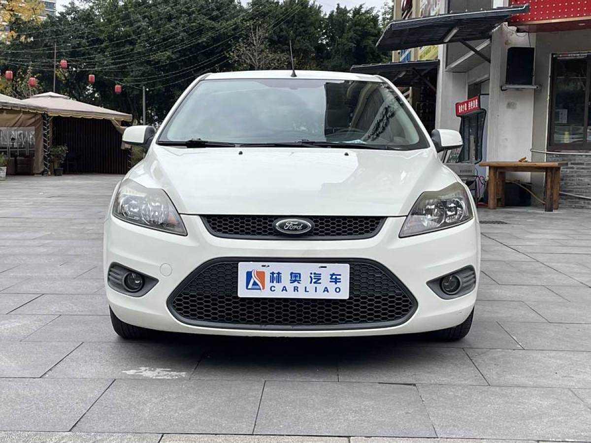 福特 ?？怂? 2013款 兩廂經(jīng)典 1.8L 自動(dòng)基本型圖片