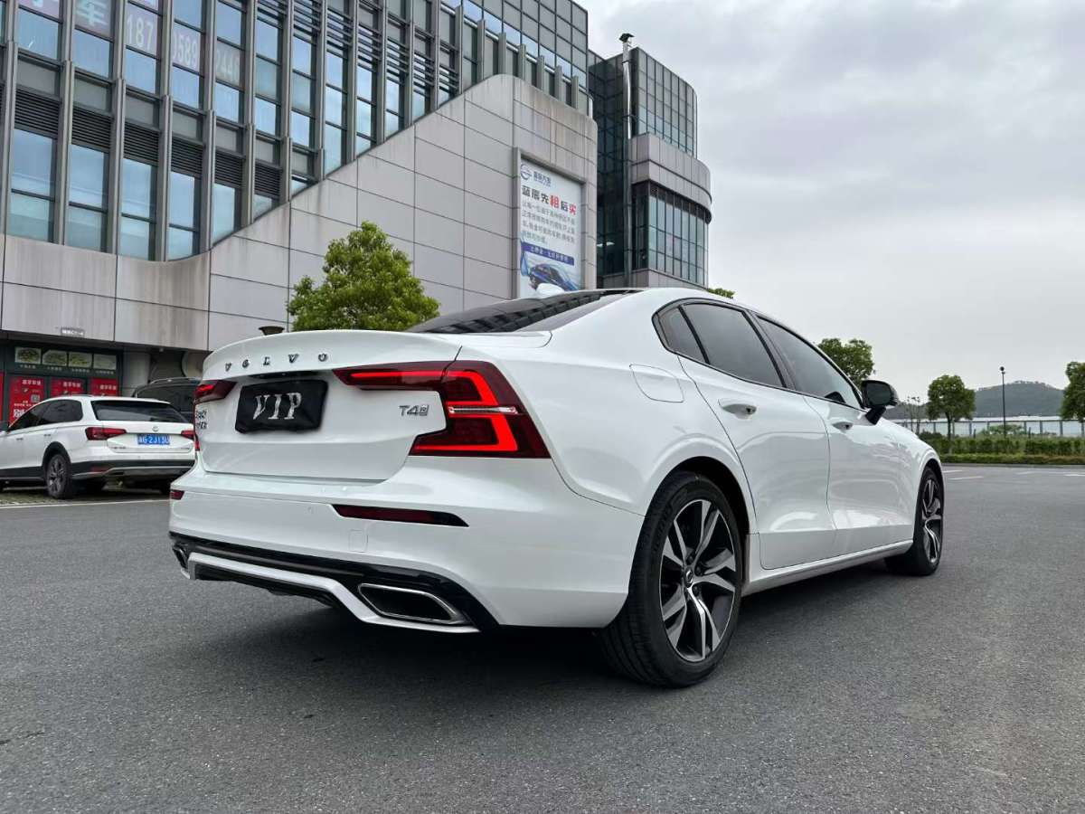 2020年10月沃爾沃 S60L  2020款 T4 智遠運動版