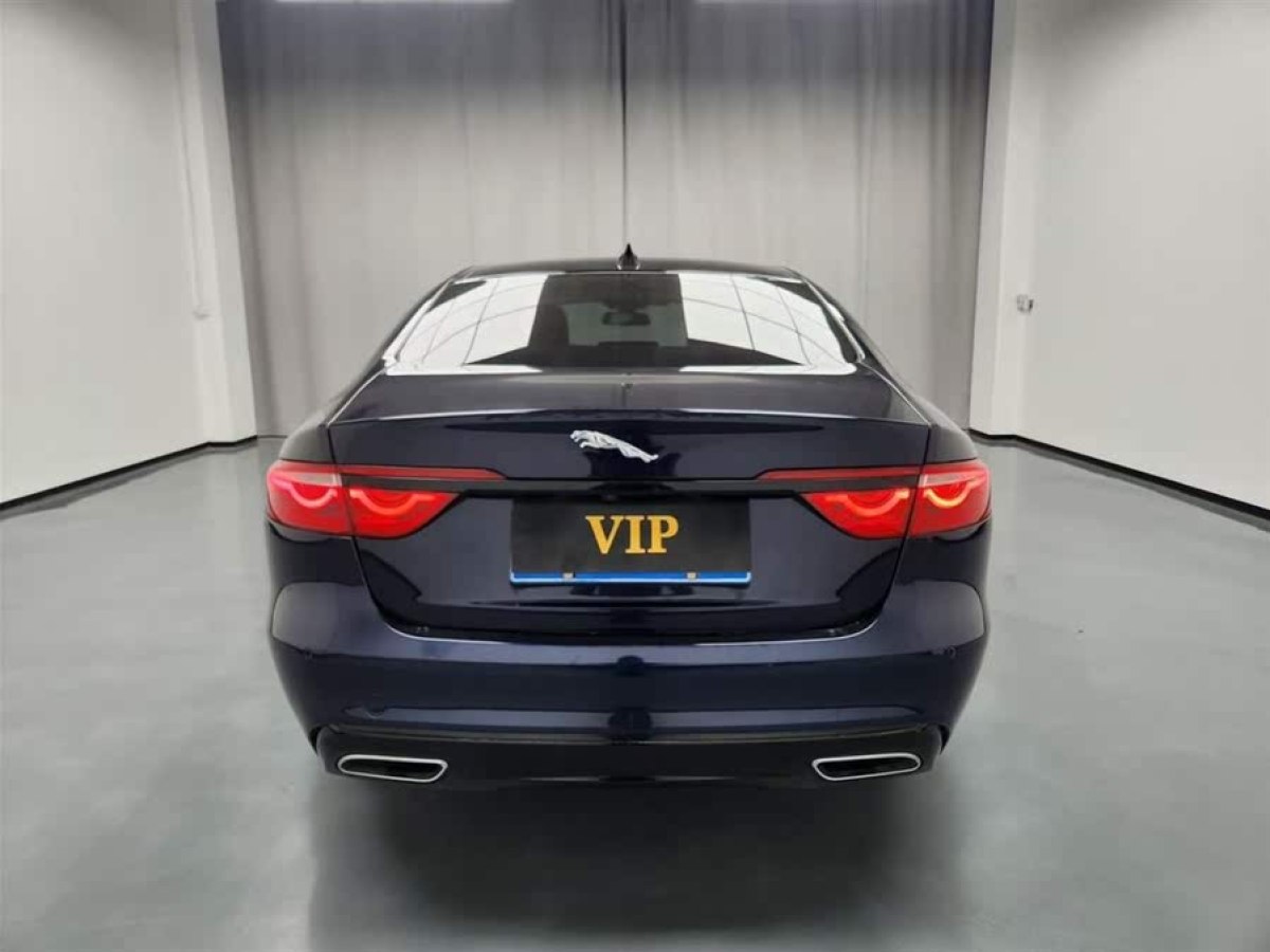 捷豹 XFL  2020款 XFL 2.0T P200 兩驅(qū)精英版圖片
