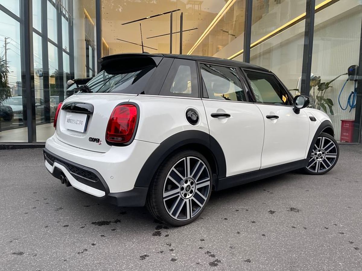 MINI MINI  2023款 改款 2.0T COOPER S 藝術(shù)家圖片