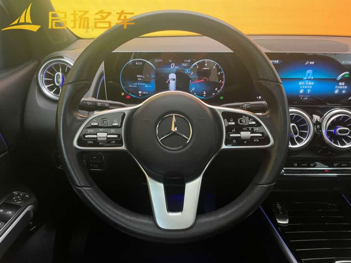 奔馳 奔馳GLB  2020款 改款 GLB 200 時(shí)尚型圖片
