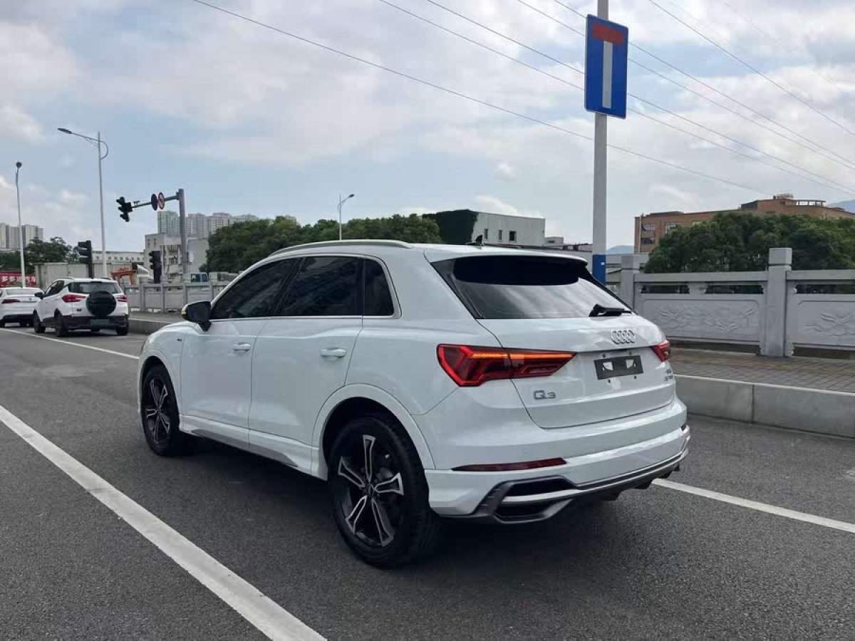 奧迪 奧迪Q3  2019款  35 TFSI 時(shí)尚動(dòng)感型圖片