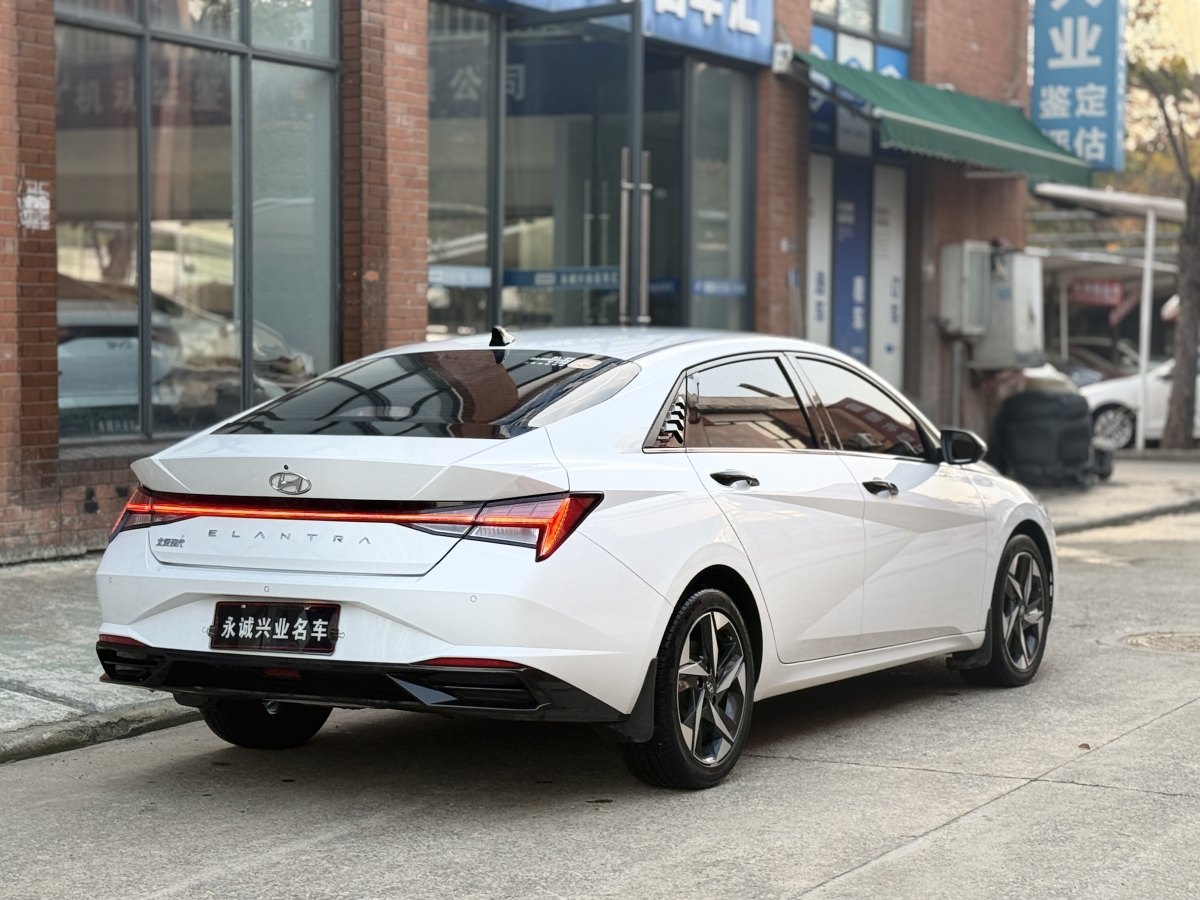 現(xiàn)代 伊蘭特  2022款 1.5L CVT LUX尊貴版圖片