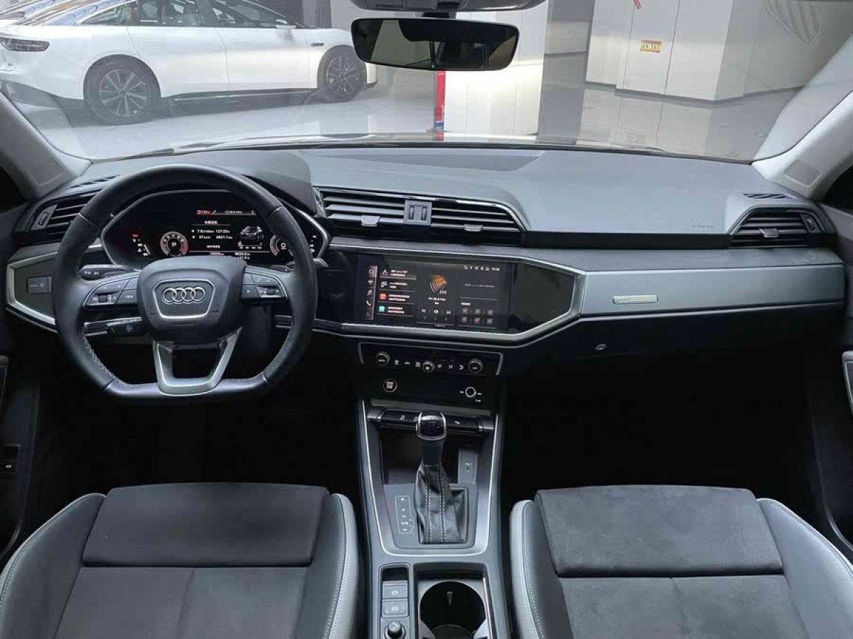 奧迪 奧迪Q3  2020款 35 TFSI 進(jìn)取動(dòng)感型圖片