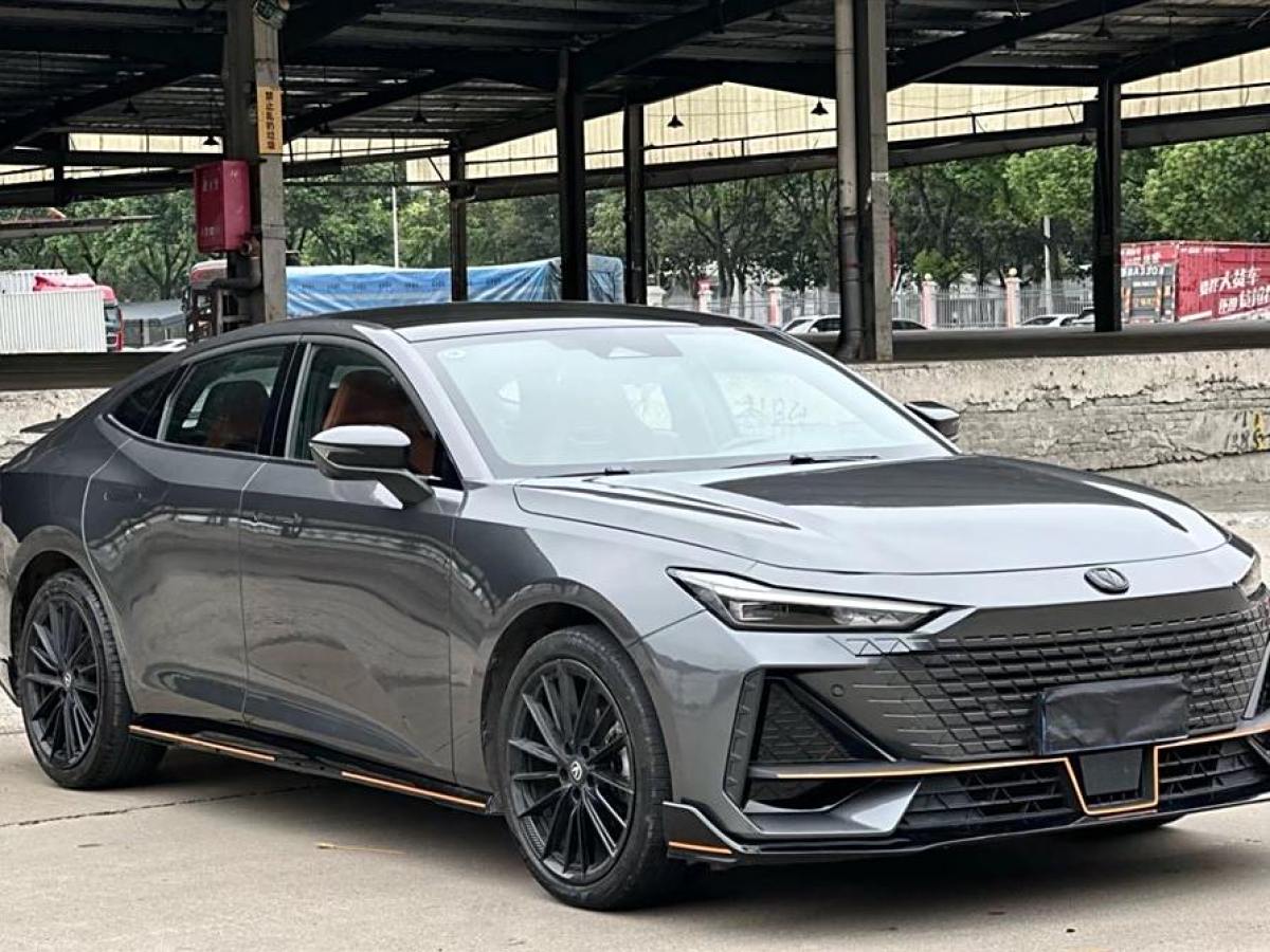 长安 长安UNI-V  2023款 1.5T 尊享型图片