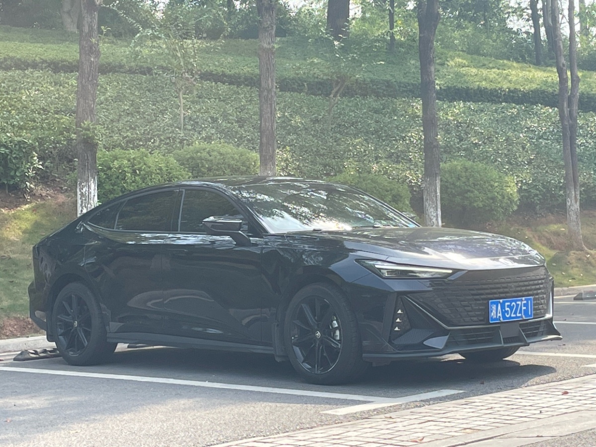 長(zhǎng)安 長(zhǎng)安UNI-V  2023款 1.5T 尊貴型圖片