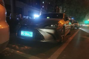 ES 雷克薩斯 300h 卓越版