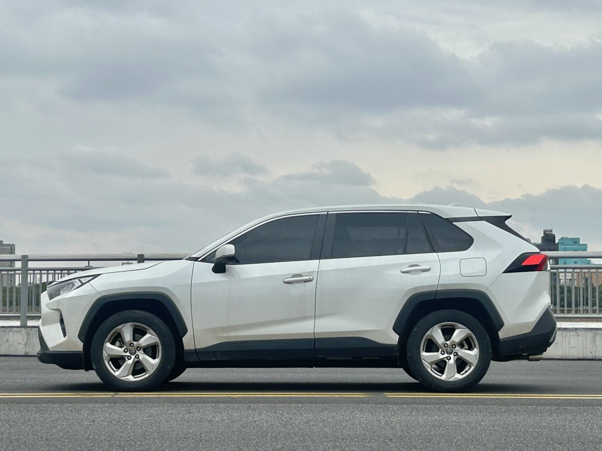 豐田 RAV4  2018款 榮放 2.0L CVT兩驅(qū)風(fēng)尚版圖片