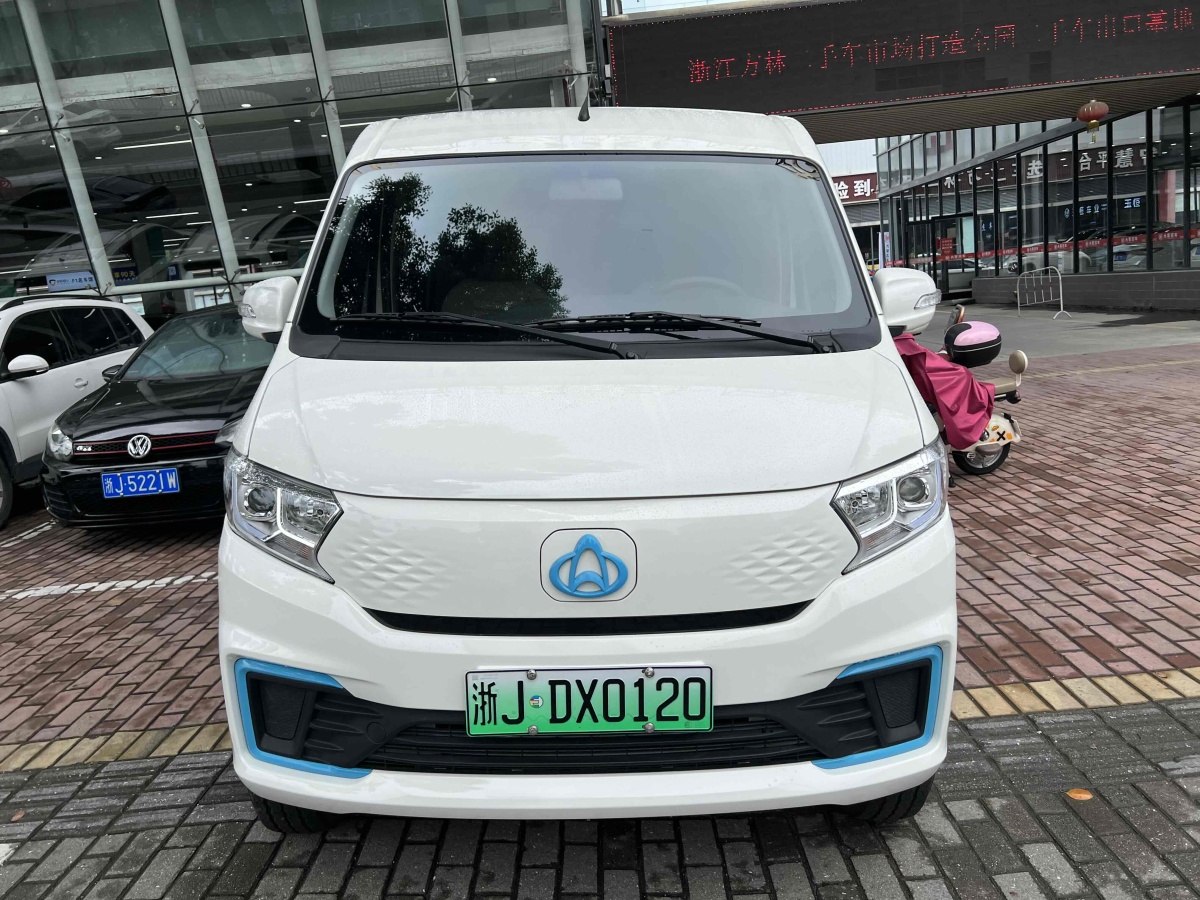 長安跨越 跨越星V7EV  2022款 標(biāo)準(zhǔn)型240km圖片