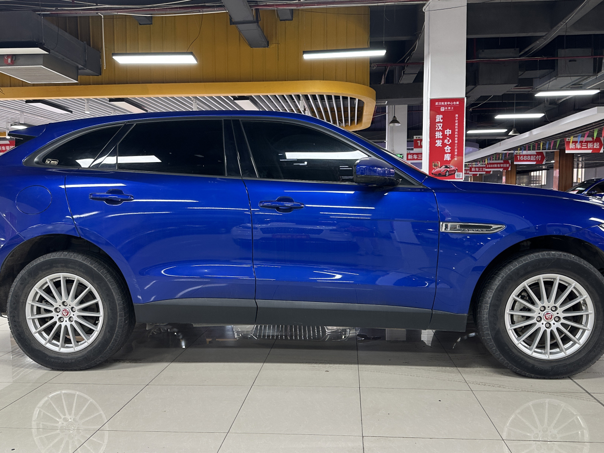 捷豹 F-PACE  2018款 2.0T 兩驅(qū)都市尊享版圖片