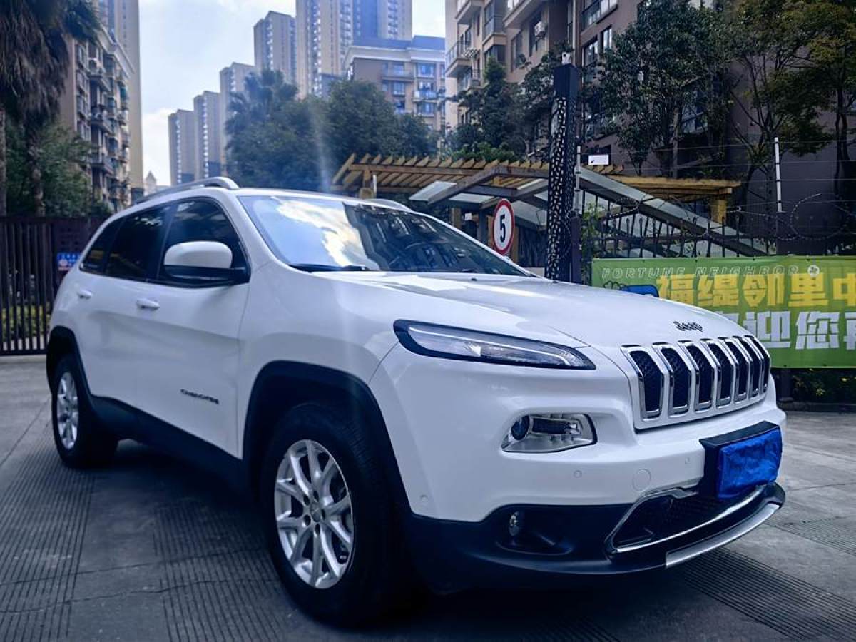 Jeep 自由光  2016款 2.4L 專業(yè)版圖片