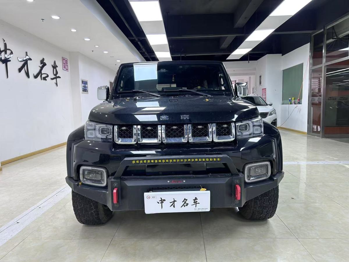 北京 BJ40  2020款 2.0T 自動四驅(qū)城市獵人版?zhèn)b客型圖片