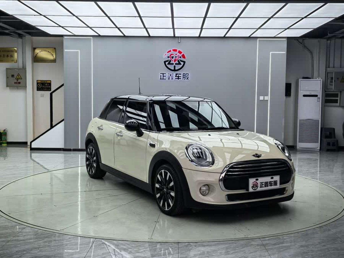 MINI MINI  2017款 1.5T COOPER 冰藍色限量版 五門版圖片