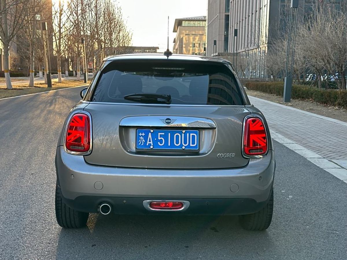 MINI MINI  2021款 1.5T COOPER 藝術(shù)家 五門版圖片