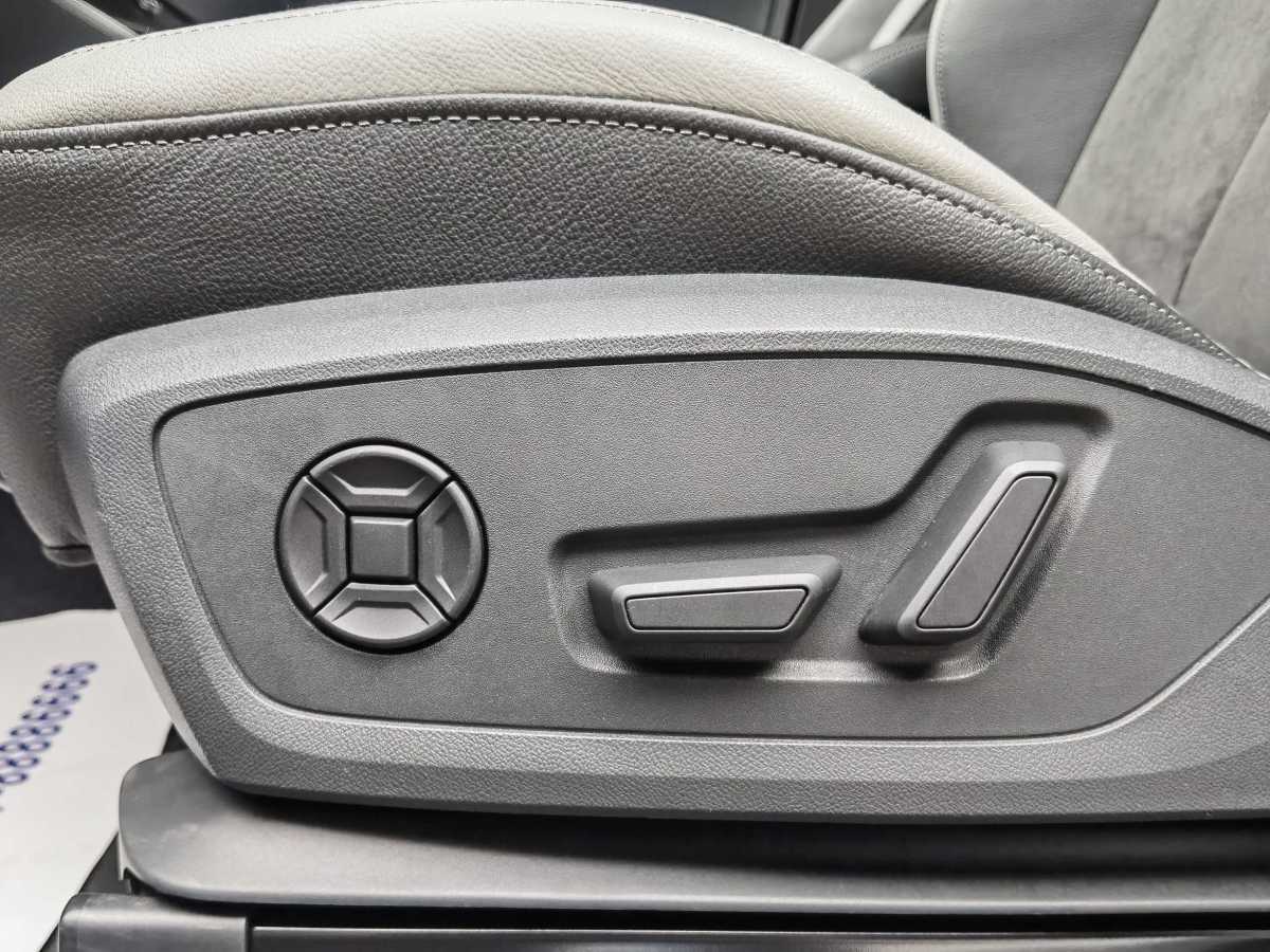 奧迪 奧迪Q3  2024款 35 TFSI 進(jìn)取動(dòng)感型圖片