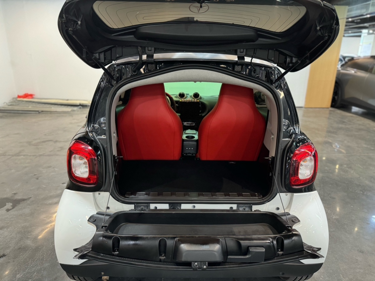 2015年12月smart fortwo  2015款 1.0L 52千瓦硬頂靈動版