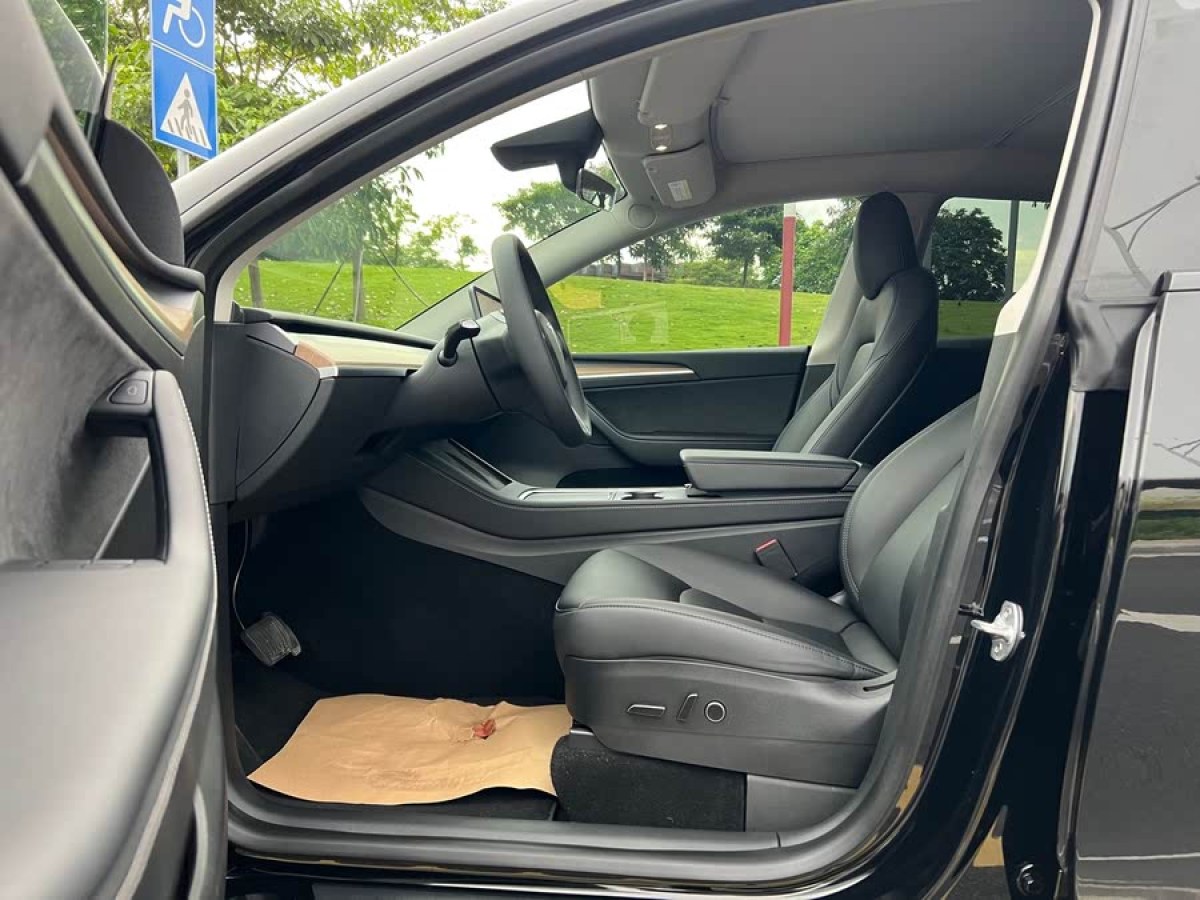 特斯拉 Model Y  2022款 改款 長(zhǎng)續(xù)航全輪驅(qū)動(dòng)版圖片