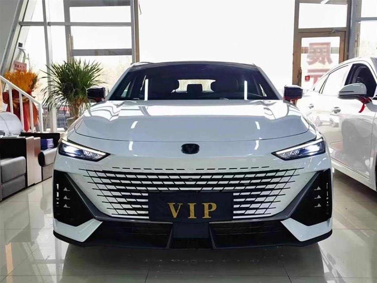 長安 長安UNI-V  2022款 1.5T 運(yùn)動(dòng)版圖片