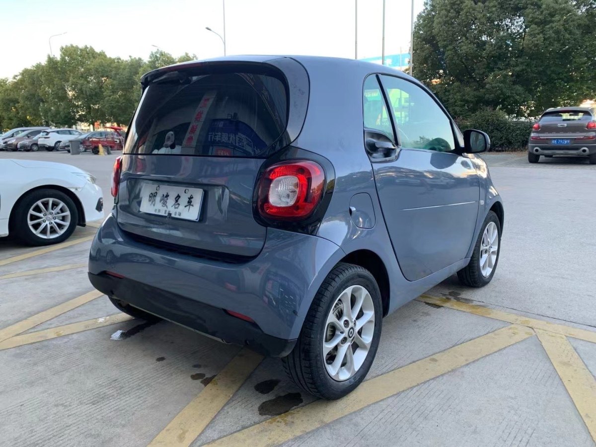 2017年2月smart fortwo  2015款 1.0L 52千瓦硬頂靈動版