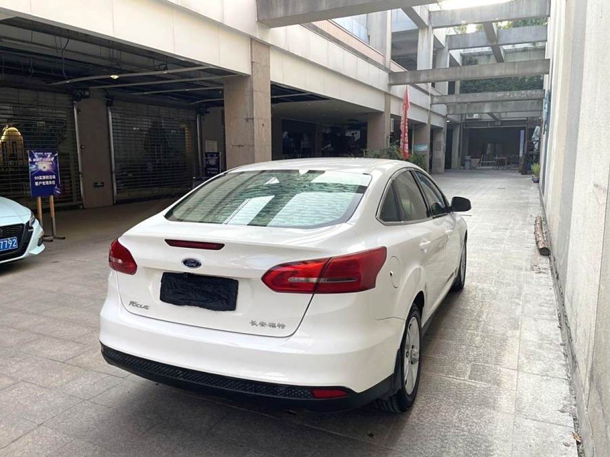 福特 福克斯  2015款 三廂 1.6L 自動(dòng)舒適型圖片