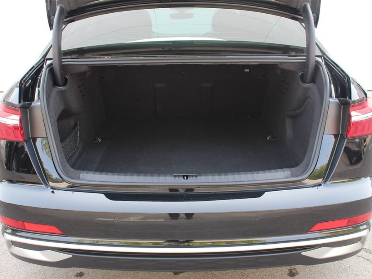 奧迪 奧迪A6L  2023款 改款 40 TFSI 豪華動(dòng)感型圖片