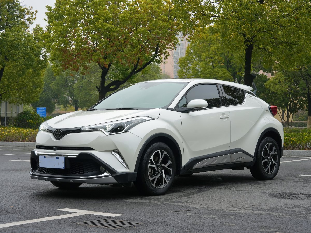 豐田 C-HR  2018款 2.0L 領(lǐng)先天窗版 國(guó)VI圖片