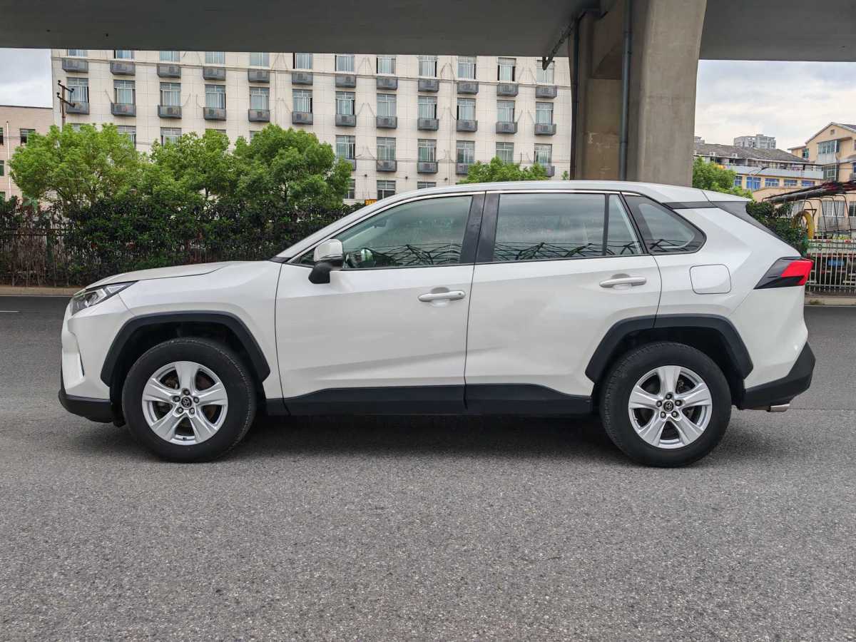 2021年2月豐田 RAV4  2018款 榮放 2.0L CVT兩驅(qū)都市版