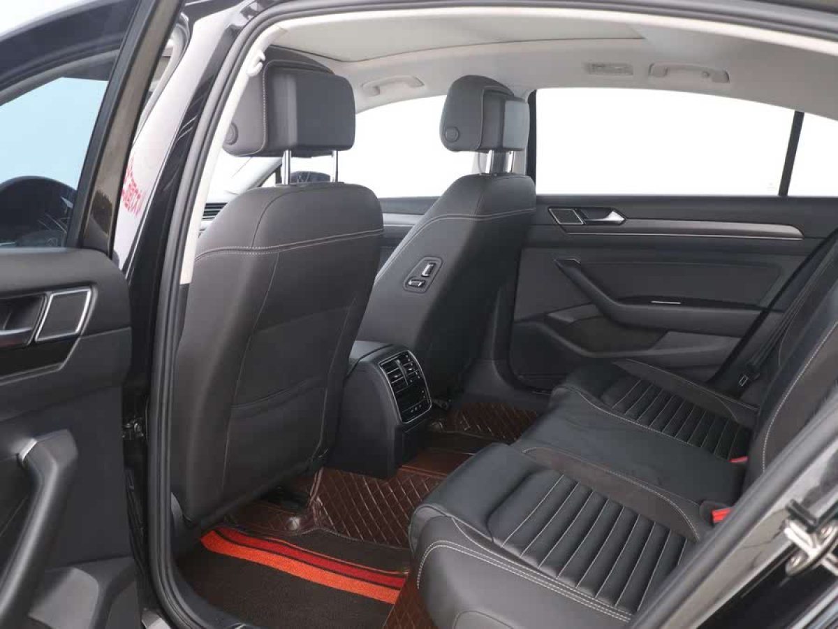 大眾 邁騰  2020款 330TSI DSG 領(lǐng)先型圖片
