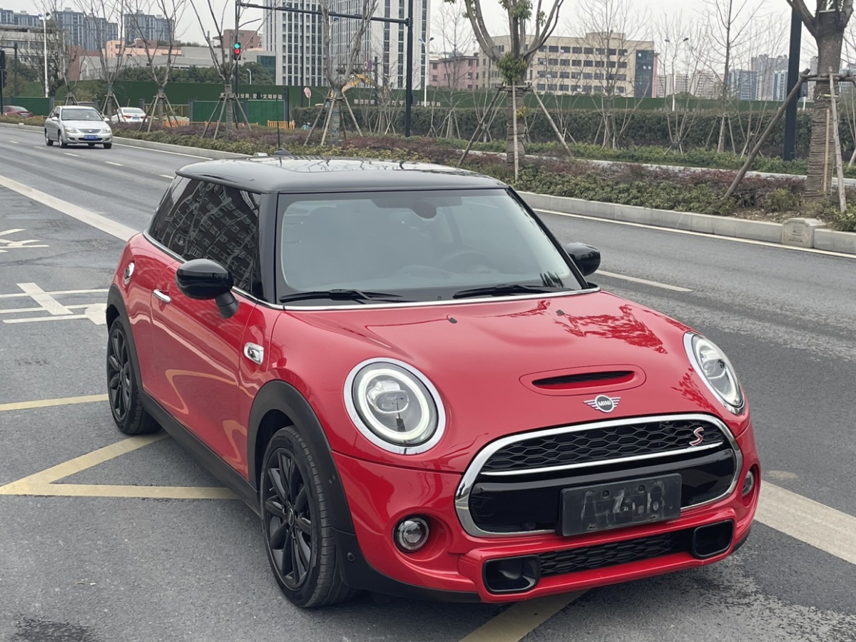 MINI MINI  2020款 2.0T COOPER S 經(jīng)典派 三門絕色版圖片