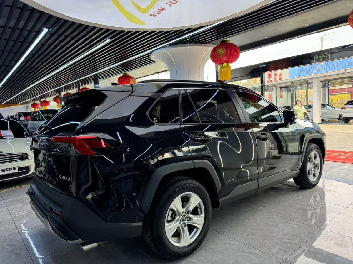 豐田 RAV4  2018款 榮放 2.0L CVT兩驅(qū)都市版圖片