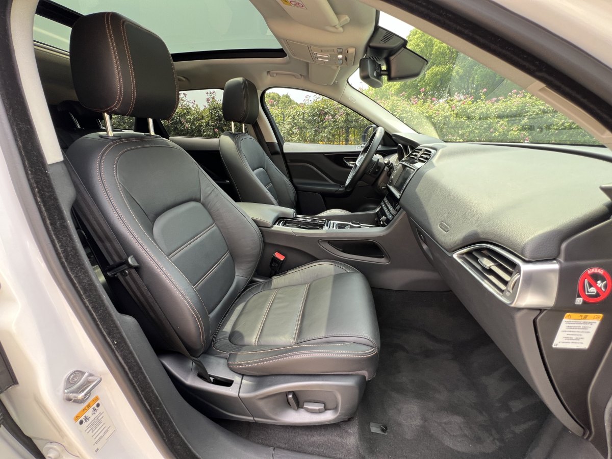 捷豹 F-PACE  2018款 2.0T 四驅(qū)都市尊享版圖片