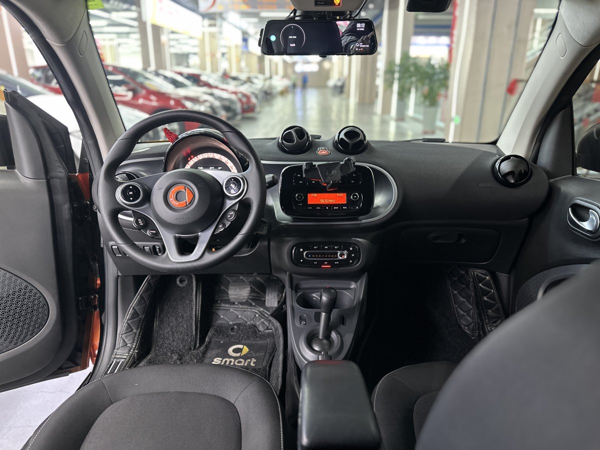 smart fortwo  2019款 0.9T 66千瓦硬頂動擎版 國VI圖片