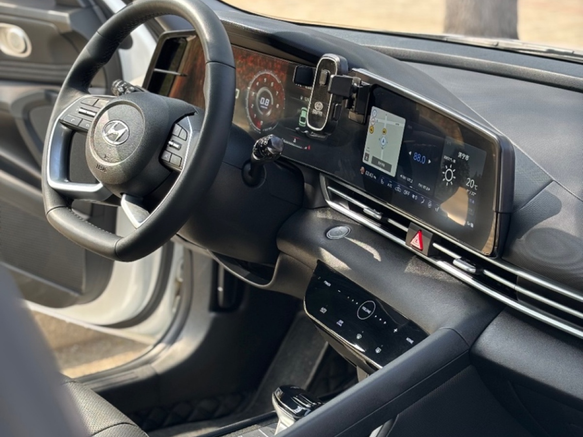 現(xiàn)代 伊蘭特  2023款 240TGDi DCT N Line LUX尊貴版圖片