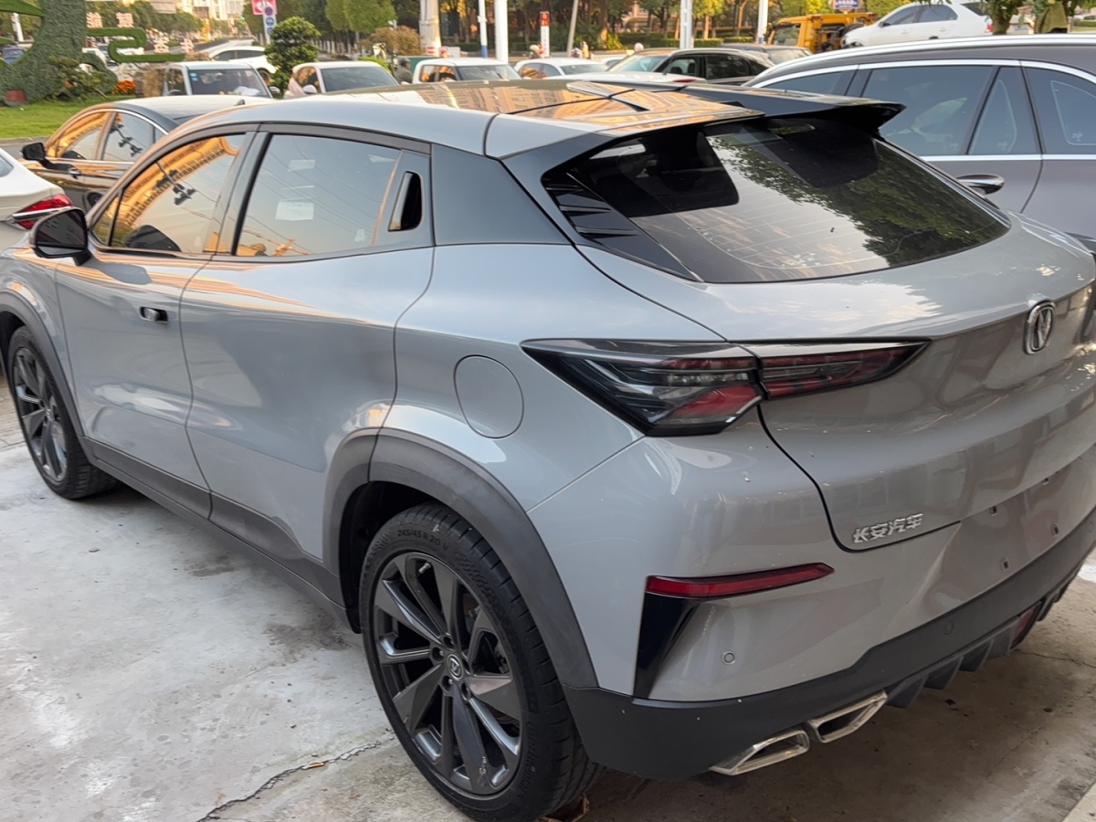 長(zhǎng)安 UNI-T  2020款 1.5T 豪華型圖片