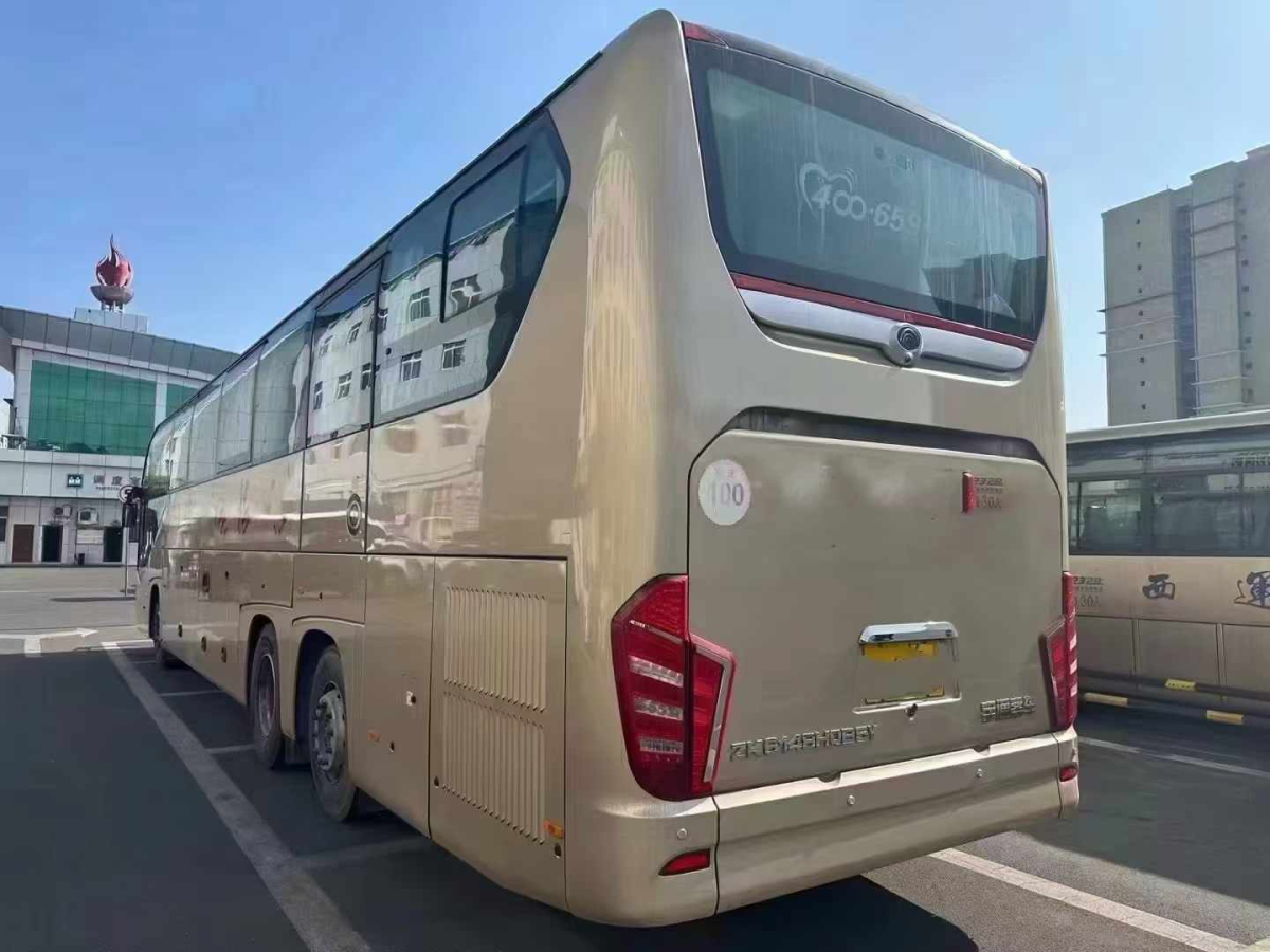 兩臺(tái)48座后吊輪宇通6148準(zhǔn)新車(chē)圖片