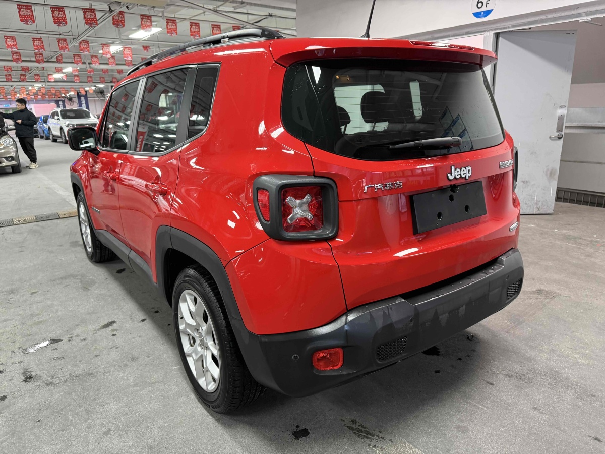 Jeep 自由俠  2018款 互聯(lián)大屏版 180T 自動(dòng)高能版圖片